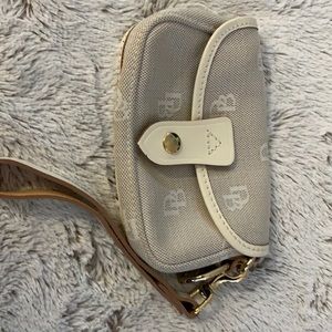White Dooney & Burke clutch wristlet. Never been used. Excellent condition!